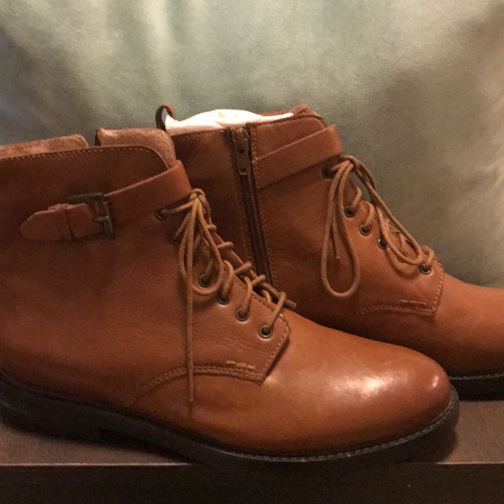 NWOT LEATHER Seychelles COMBAT booties.